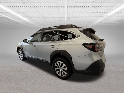 Used 2025 Subaru Outback Premium AWD/4WD image 3