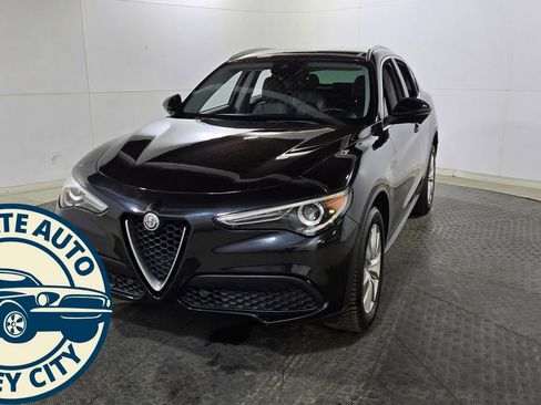 Used 2018 Alfa Romeo Stelvio Ti image 3