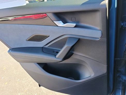 Certified 2025 Volkswagen Tiguan SE image 17