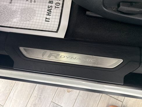 Used 2018 Land Rover Range Rover Velar R-Dynamic SE AWD/4WD image 14