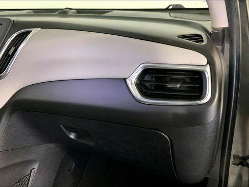 Used 2018 Chevrolet Equinox LS FWD image 16