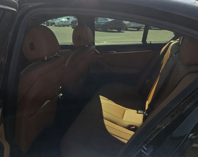 Used 2023 BMW 530e w/ M Sport Package RWD image 6