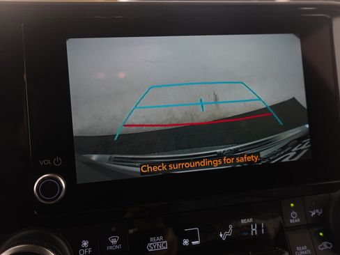 Used 2023 Toyota Highlander LE image 30