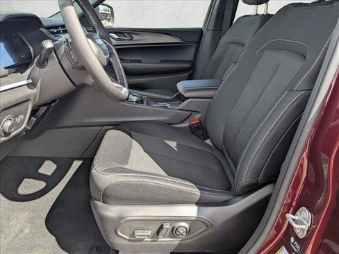 New 2025 Jeep Grand Cherokee Laredo X w/ Luxury Tech Group I image 4