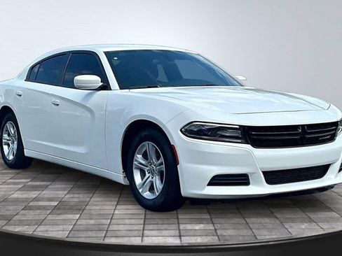 Used 2018 Dodge Charger SXT RWD image 3
