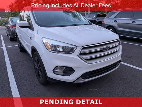 Used 2019 Ford Escape SE FWD image 1