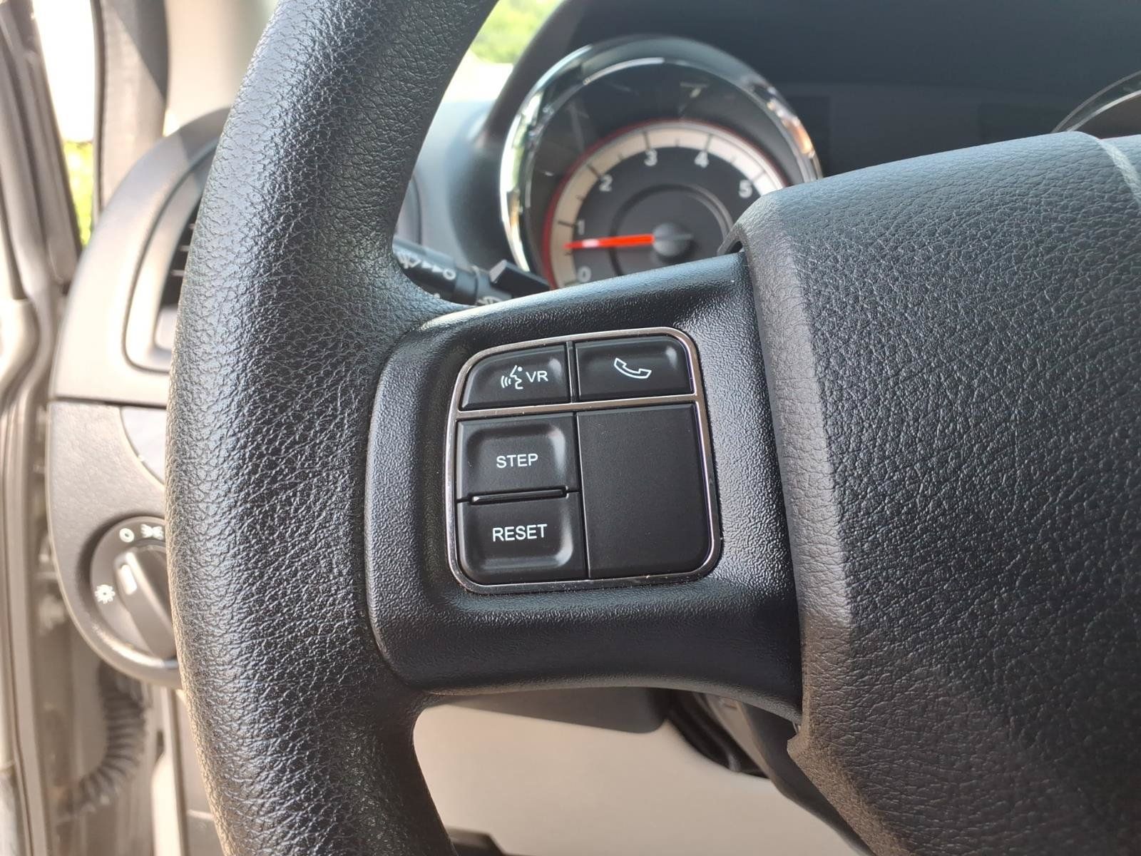 Used 2018 Dodge Grand Caravan SE w/ UConnect Hands-Free Group FWD image 13