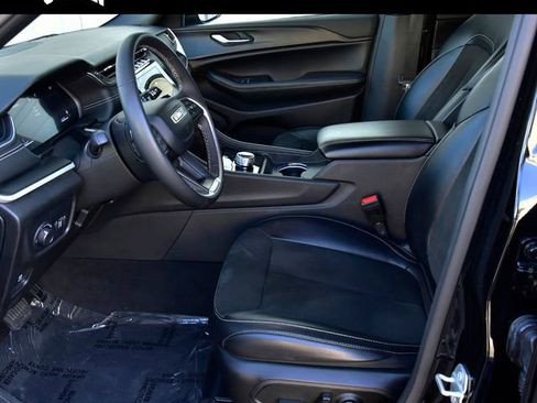 Used 2023 Jeep Grand Cherokee L Laredo image 10