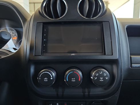 Used 2014 Jeep Patriot Latitude FWD image 23