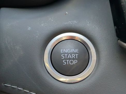 Used 2024 Toyota Highlander XLE AWD/4WD image 21