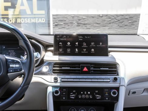 Used 2025 Genesis G70 2.5T RWD image 33