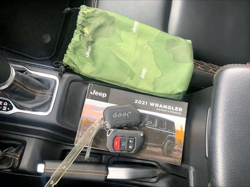 Used 2021 Jeep Wrangler Unlimited Sahara AWD/4WD image 12