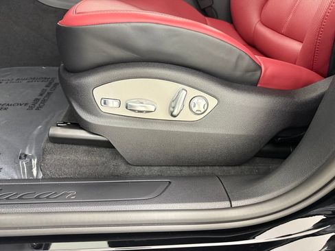Certified 2026 Porsche Macan AWD/4WD image 26