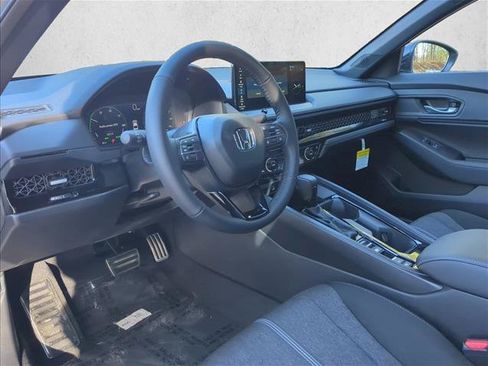 Used 2025 Honda Accord Sport image 3