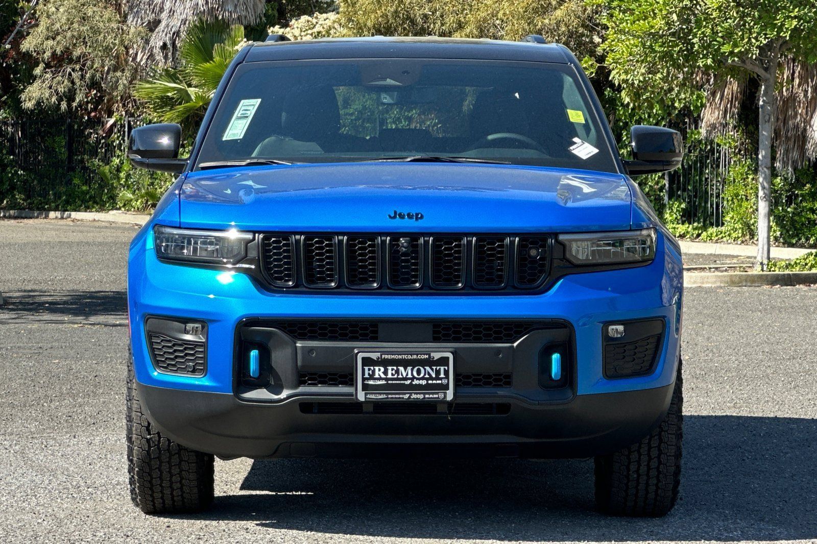 New 2023 Jeep Grand Cherokee Trailhawk w/ Advanced Protech Group II AWD/4WD image 8