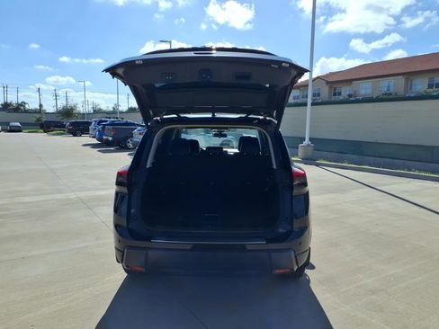 Used 2024 Nissan Rogue SV w/ SV Premium Package FWD image 20