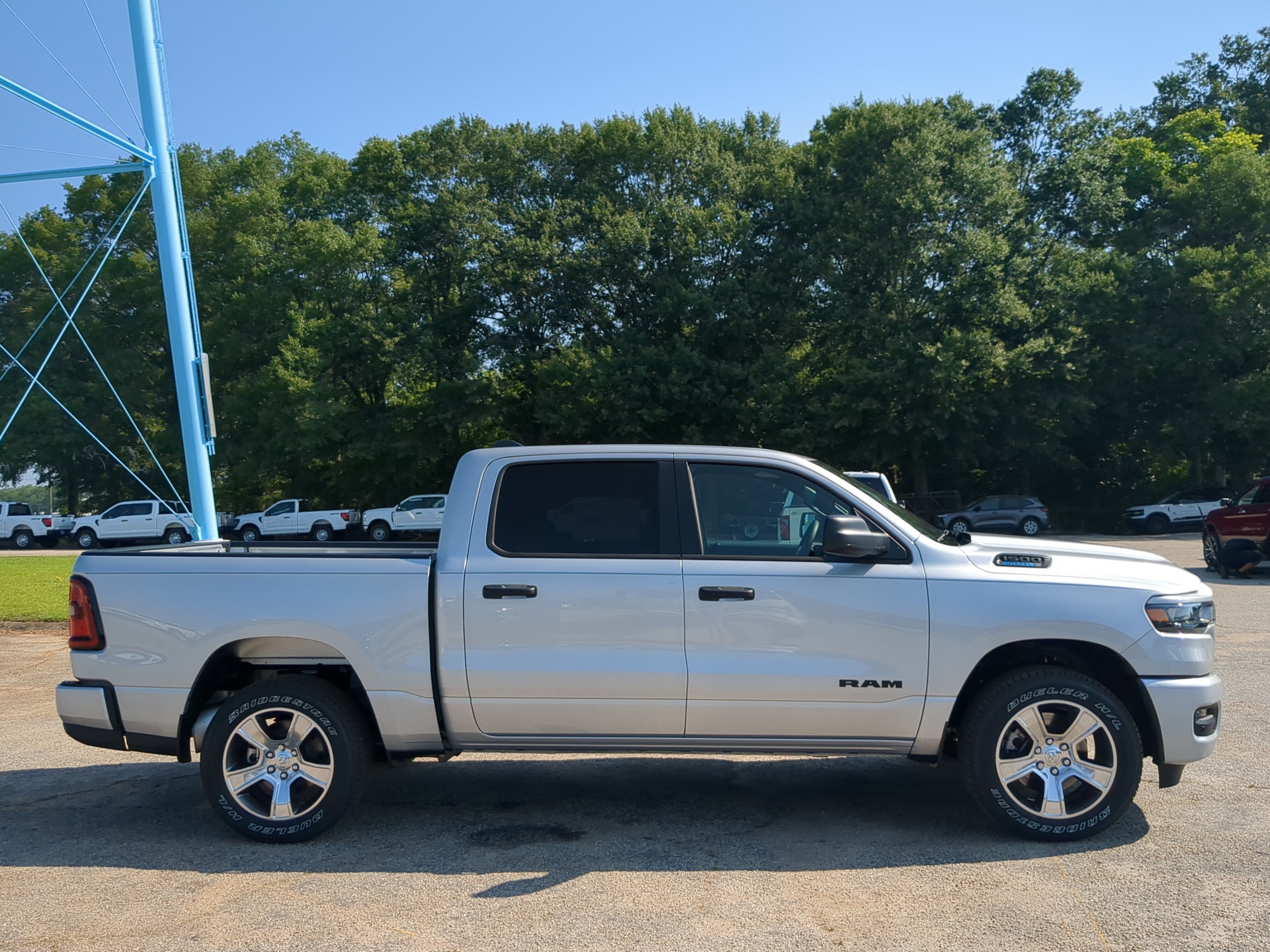 New 2026 RAM 1500 Express AWD/4WD image 3