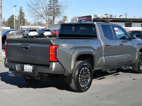 Used 2024 Toyota Tacoma TRD Sport image 8