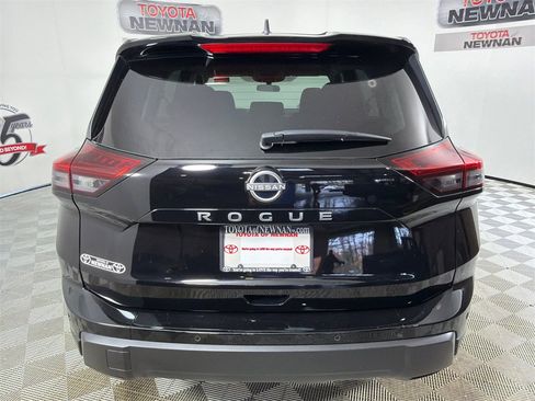Used 2025 Nissan Rogue S image 4