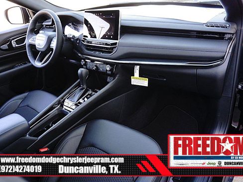 New 2026 Jeep Compass Latitude AWD/4WD image 12