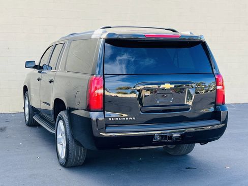 Used 2015 Chevrolet Suburban LT w/ Luxury Package image 5