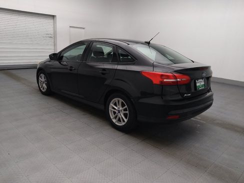 Used 2018 Ford Focus SE FWD image 3
