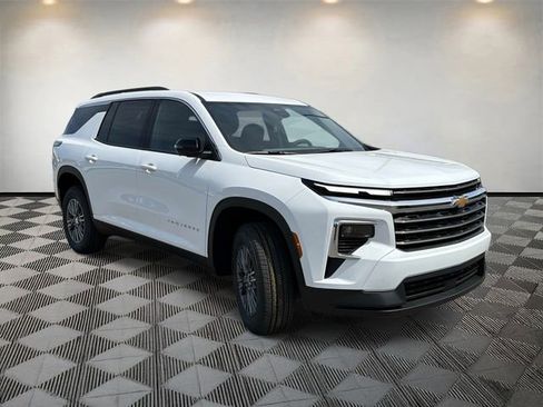 New 2026 Chevrolet Traverse LT w/ Driver Confidence Package FWD image 3