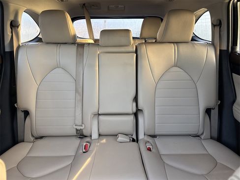 Used 2022 Toyota Highlander XLE image 30