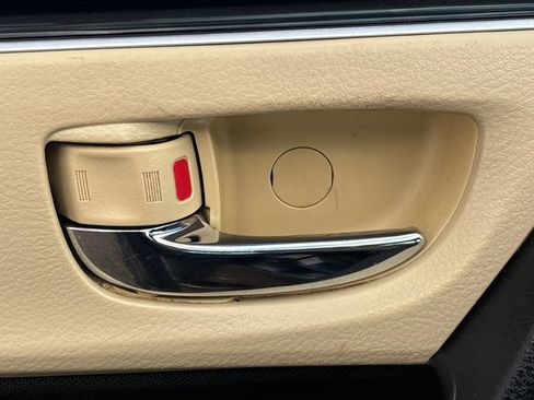 Used 2017 Toyota Corolla LE image 8