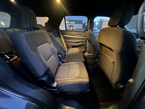 Used 2018 Ford Explorer XLT FWD image 12