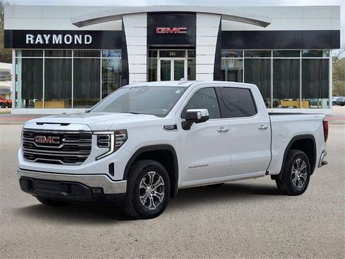 Used 2025 GMC Sierra 1500 SLT image 3