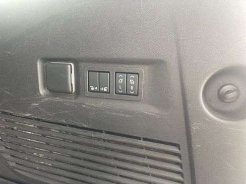 Used 2024 Chevrolet Suburban Premier AWD/4WD image 29