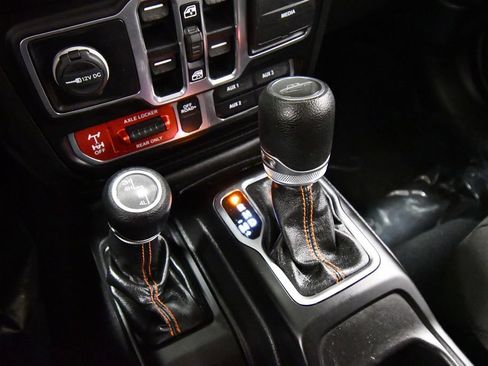 Used 2020 Jeep Gladiator Mojave AWD/4WD image 26