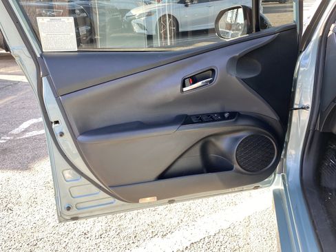 Used 2021 Toyota Prius LE image 12
