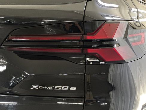 Used 2026 BMW X5 xDrive50e w/ M Sport Package image 12