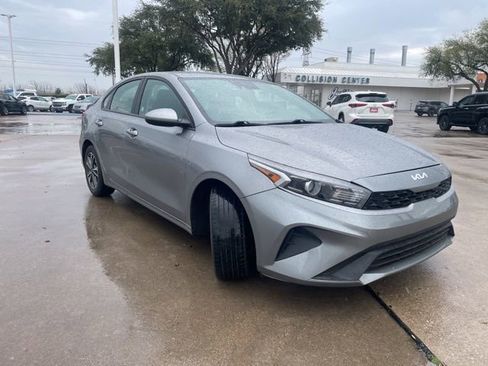 Used 2024 Kia Forte LXS image 3