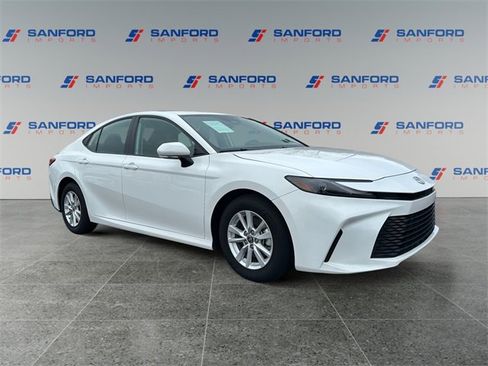 Used 2025 Toyota Camry LE image 7