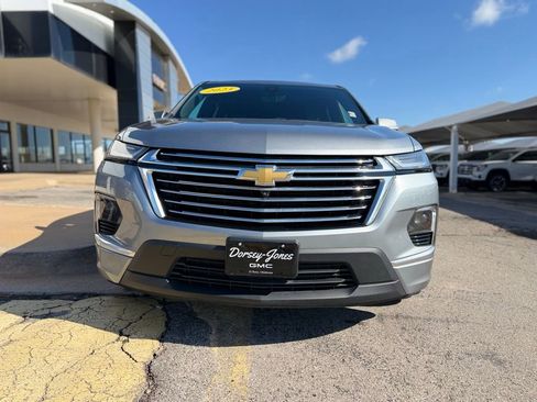Used 2023 Chevrolet Traverse Premier image 2