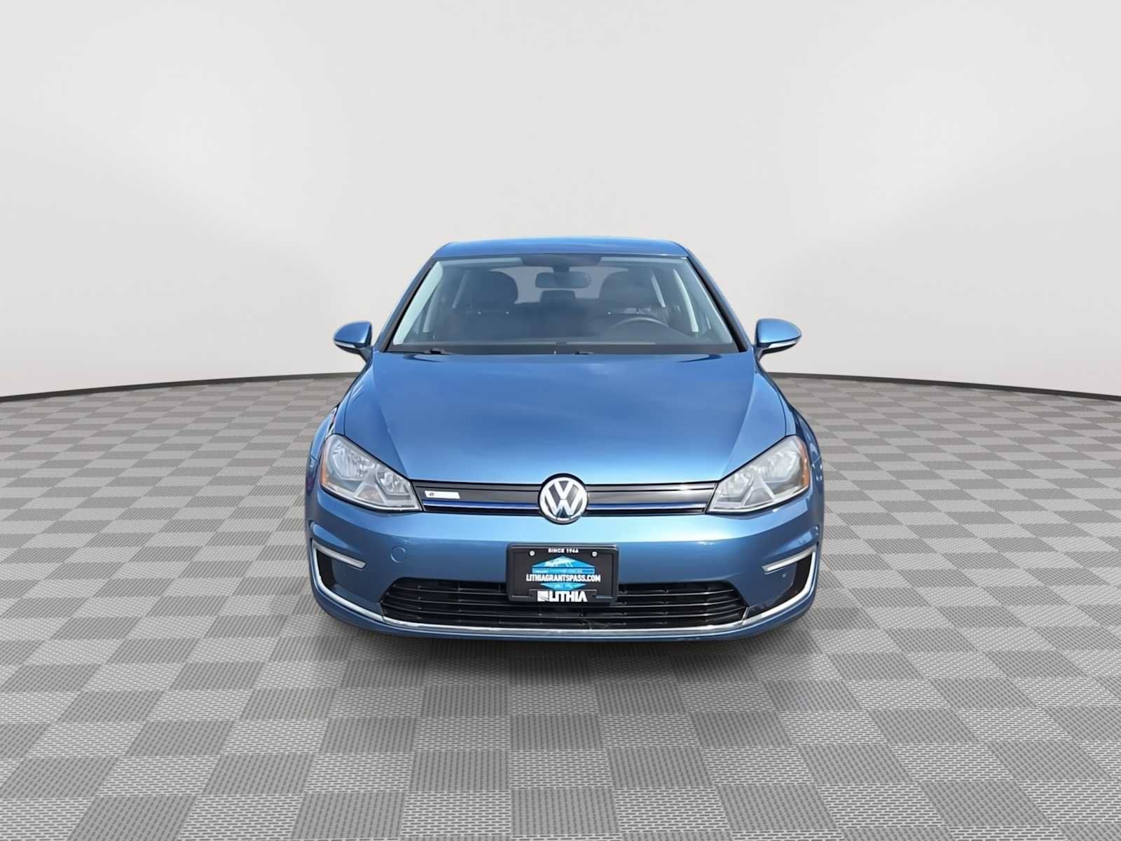 Used 2016 Volkswagen e-Golf SE w/ DC Fast Charging Package FWD image 3