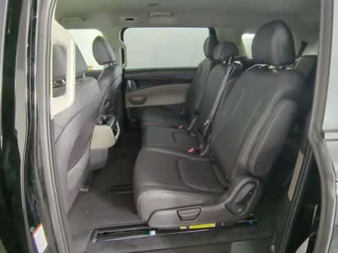 New 2026 Kia Carnival image 21