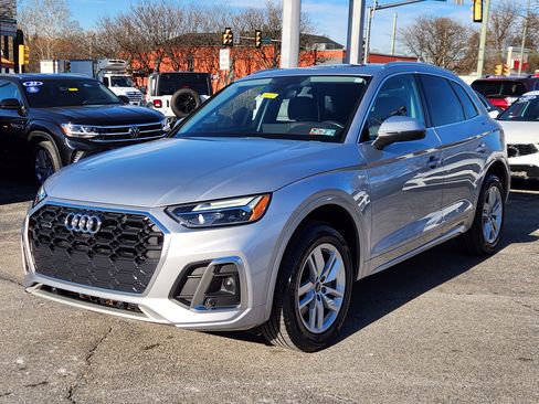 Used 2023 Audi Q5 2.0T Premium w/ Convenience Package image 2