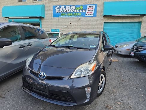 Used 2015 Toyota Prius Two FWD image 2
