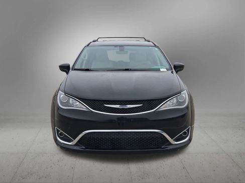 Used 2018 Chrysler Pacifica Touring-L image 9