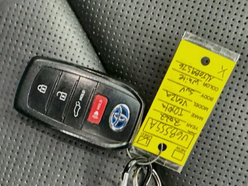 Used 2022 Toyota Venza Limited AWD/4WD image 37