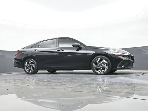 Used 2025 Hyundai Elantra SEL FWD image 50
