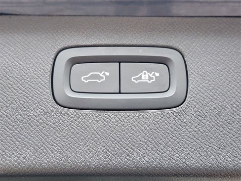 Used 2025 Volvo XC90 B6 Plus image 25