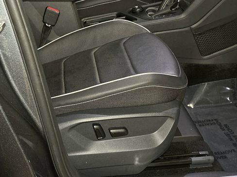 Used 2023 Volkswagen Tiguan SEL R-Line image 14