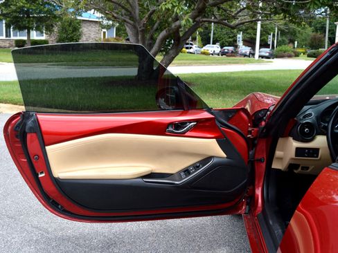 Used 2017 MAZDA MX-5 Miata RF Grand Touring image 10