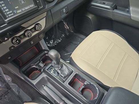 Used 2018 Toyota Tacoma SR w/ SR Convenience Package RWD image 25