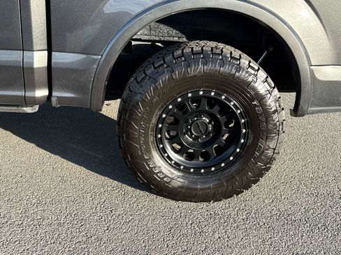 Used 2016 Ford F150 Platinum w/ Equipment Group 701A Luxury image 7